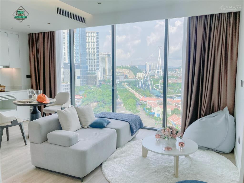 Cần bán căn hộ cao cấp mặt đường bãi cháy nằm ngay phố đi bộ cách biển 100m . giá 2tỷ4