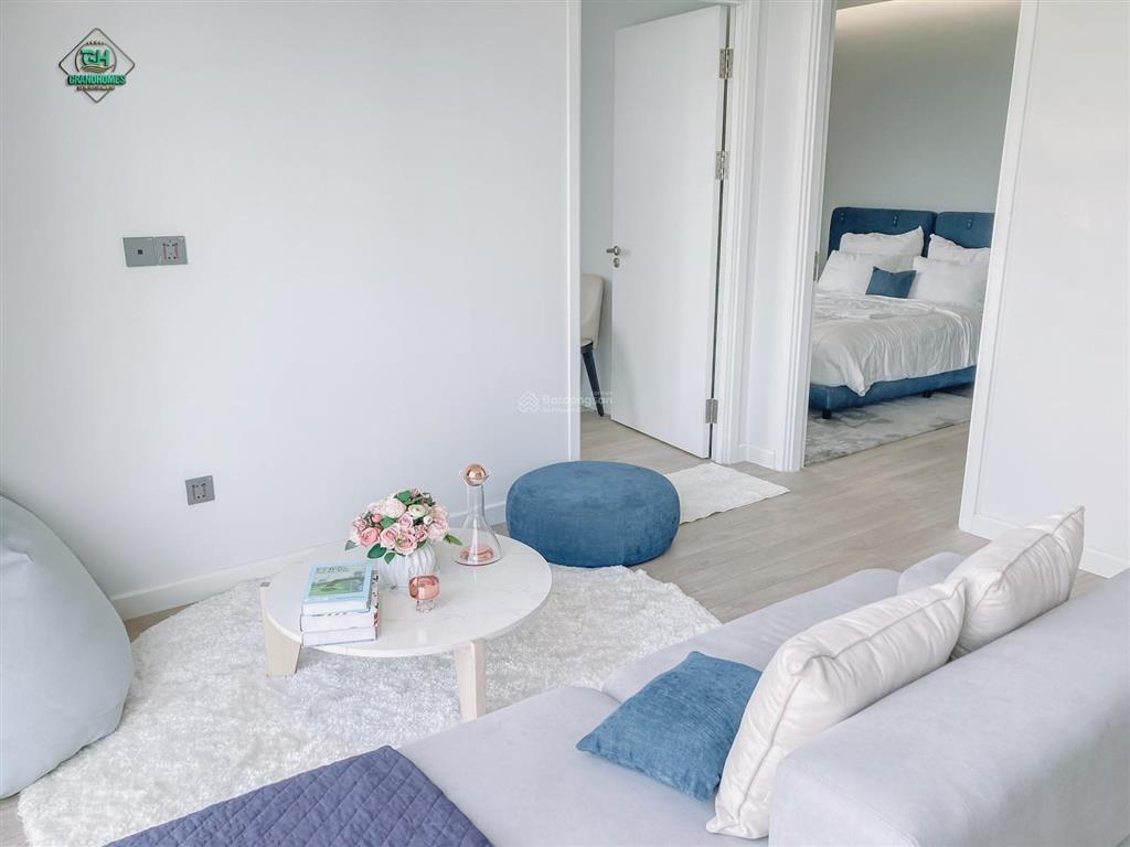 Cần bán căn hộ cao cấp mặt đường bãi cháy nằm ngay phố đi bộ cách biển 100m . giá 2tỷ4