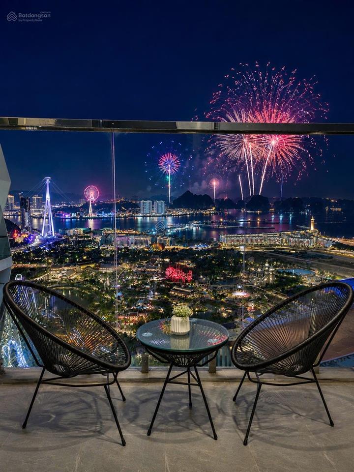 Giá 2 tỷ 2 căn hộ cao cấp mặt biển view pháo hoa nằm ngay phố đi bộ hạ long kinh doanh được luôn