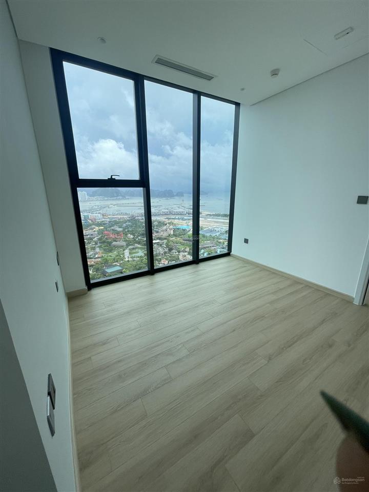 Cắt lỗ giá 3 tỷ3 căn 2pn2wc the holiday hạ long trung tâm du lịch bãi cháy cách biển 100m.