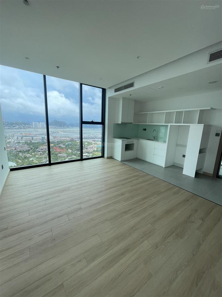 Cắt lỗ giá 3 tỷ3 căn 2pn2wc the holiday hạ long trung tâm du lịch bãi cháy cách biển 100m.