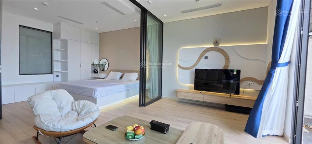 Cho thuê căn hộ cao cấp sẵn nội thất chỉ việc xách valy vào ở. nằm giữa trung tâm du lịch bãi cháy.