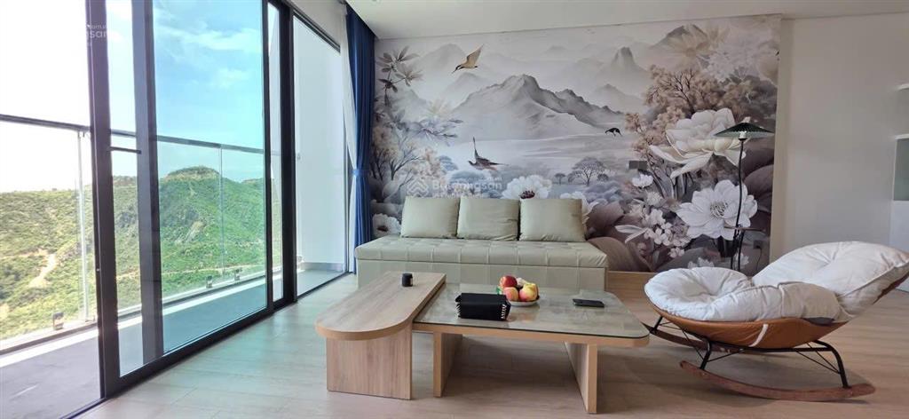 Cho thuê căn hộ cao cấp sẵn nội thất chỉ việc xách valy vào ở. nằm giữa trung tâm du lịch bãi cháy.
