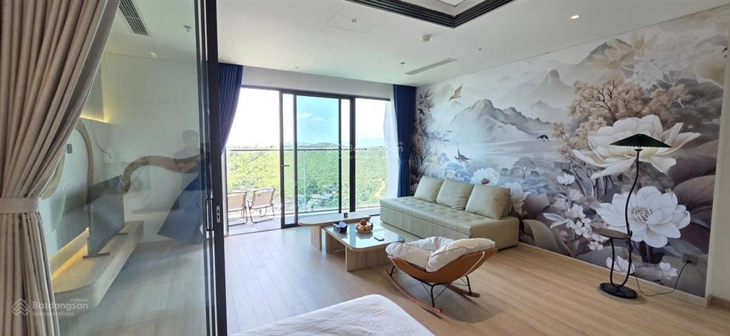 Cho thuê căn hộ cao cấp sẵn nội thất chỉ việc xách valy vào ở. nằm giữa trung tâm du lịch bãi cháy.
