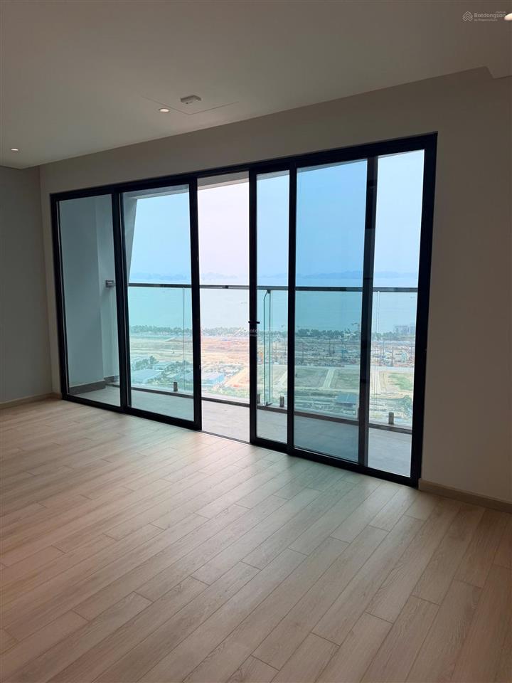 Cắt lỗ 400tr căn hộ chung cư view biển, view pháo hoa cần bán gấp.