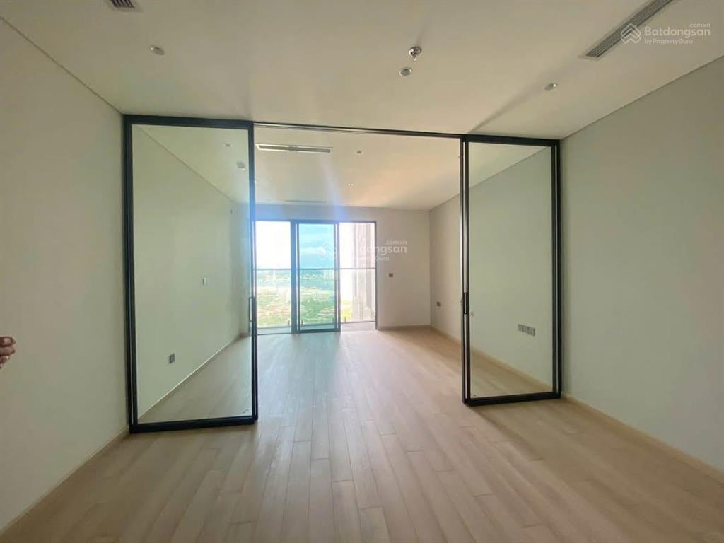 Cắt lỗ giá 1,6 tỷ, cần bán ngay căn hộ 1 ngủ view biển 44m2 trung tâm du lịch bãi cháy.