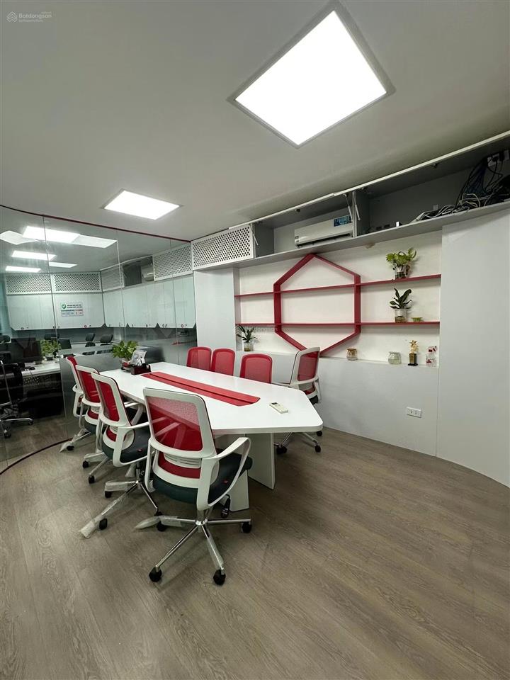 Mặt phố miếu đầm  25 tỷ  không quy hoạch  hiện đang cho thuê văn phòng.