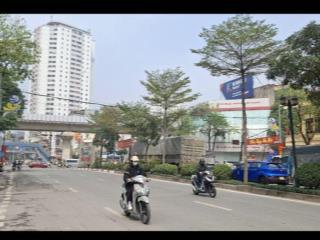 Sản phẩm có 102 kđt văn phú  nhà thô  giá đầu tư  sổ nở hậu. dt 240m2 mt 12m ngay quang trung