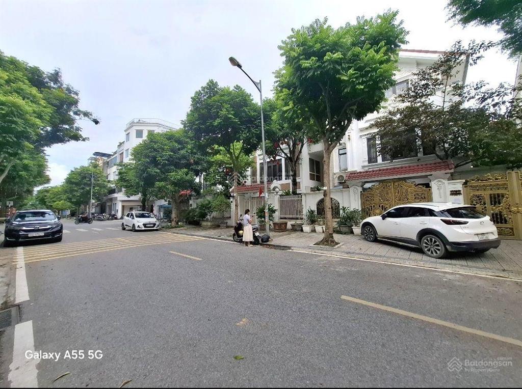 Bt kđt văn phú  dt 201m2  giá chỉ 32 tỷ  nhà hoàn thiện đẹp  full nội thất xịn
