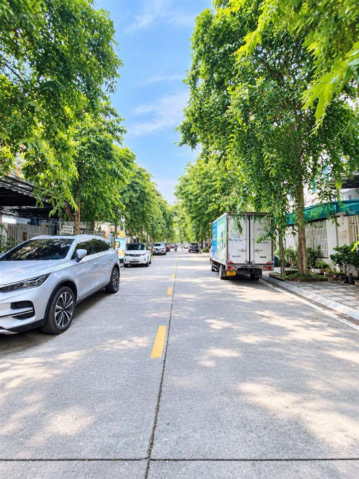 Lk dương nội  vị trí đẹp, không lỗi pt  chuẩn pháp lý  chủ cần bán. dt 144m2, 4 tầng mt 6m