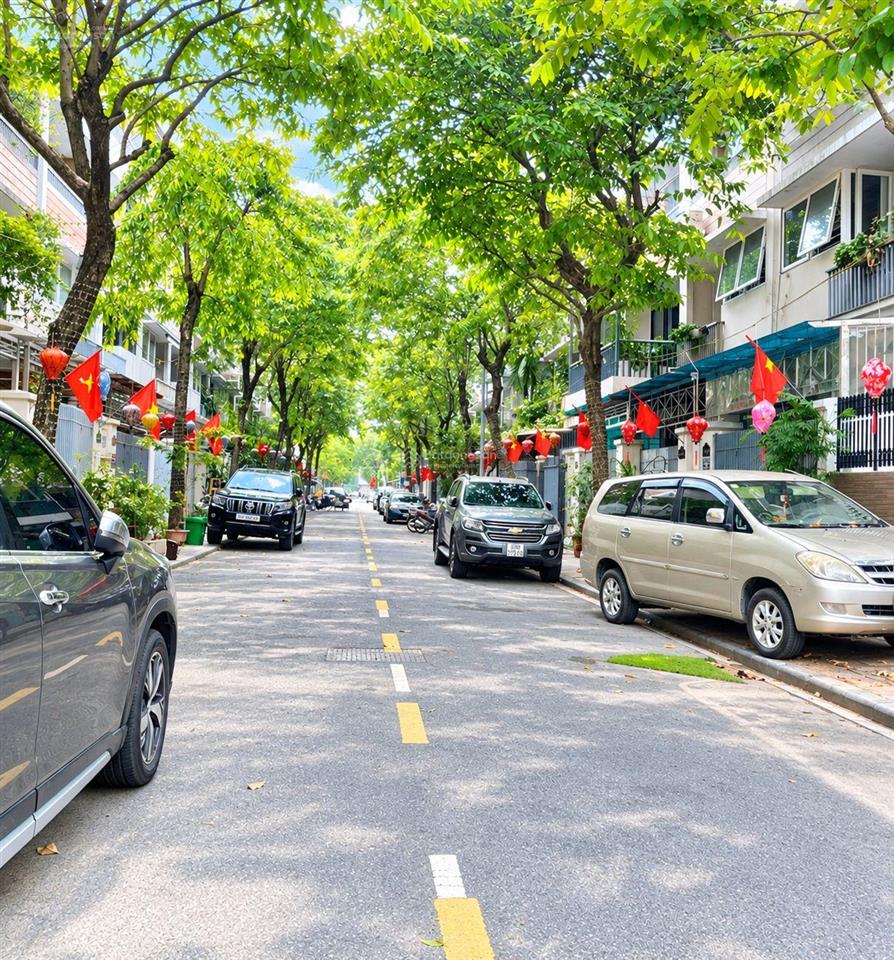 Lk kđtanhưng  82m mt5m chỉ 1xty.
nhà hoàn thiện, ngay sát hồ điều hòa, ko lỗi. thiết kế đẹp.