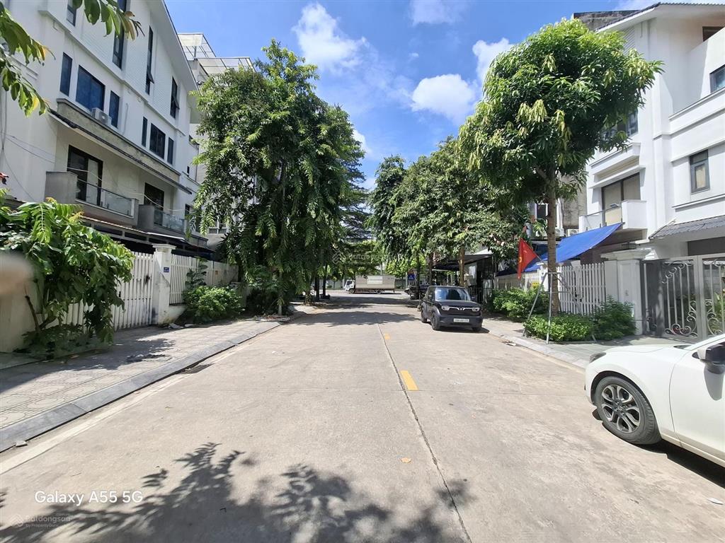 160m². vị trí giáp mặt đường lê trọng tấn. kinh doanh. ko lỗi pt