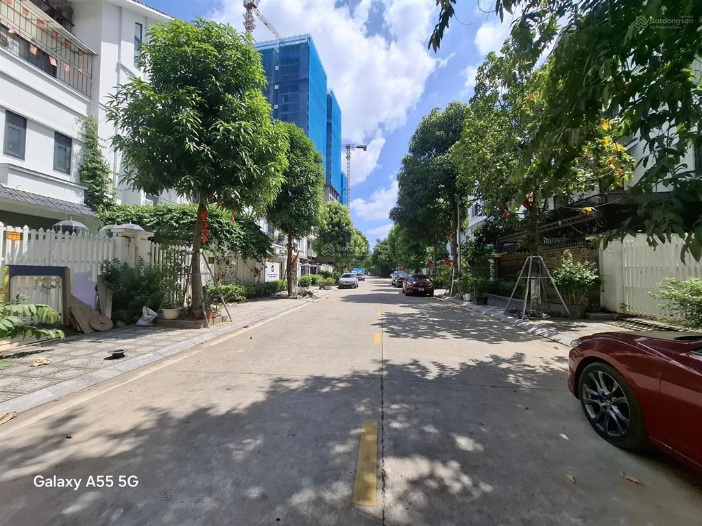 160m². vị trí giáp mặt đường lê trọng tấn. kinh doanh. ko lỗi pt