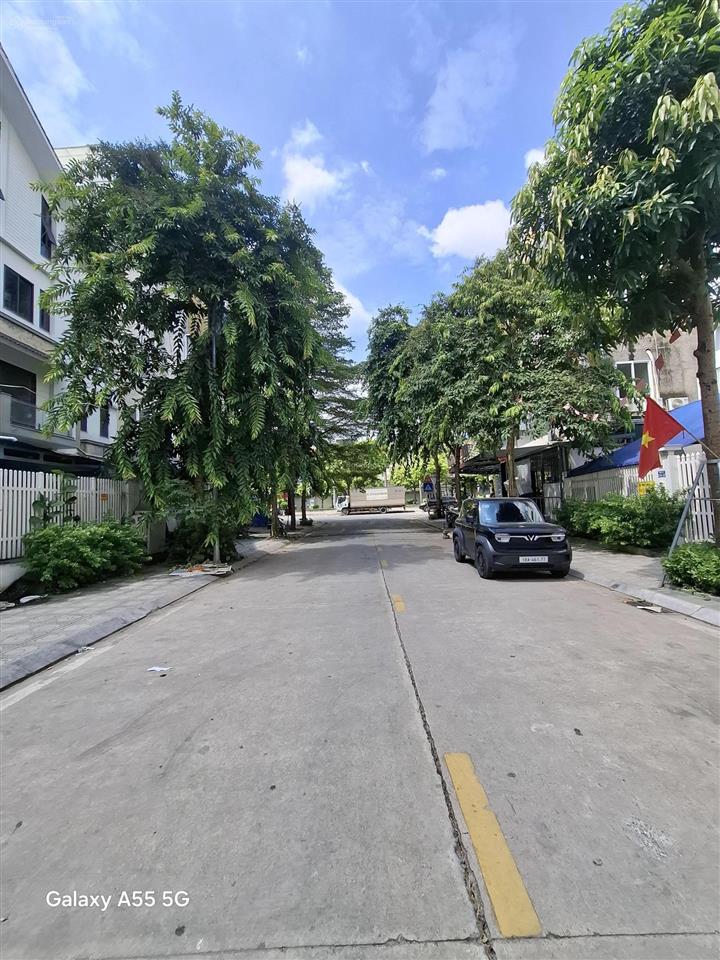 160m². vị trí giáp mặt đường lê trọng tấn. kinh doanh. ko lỗi pt