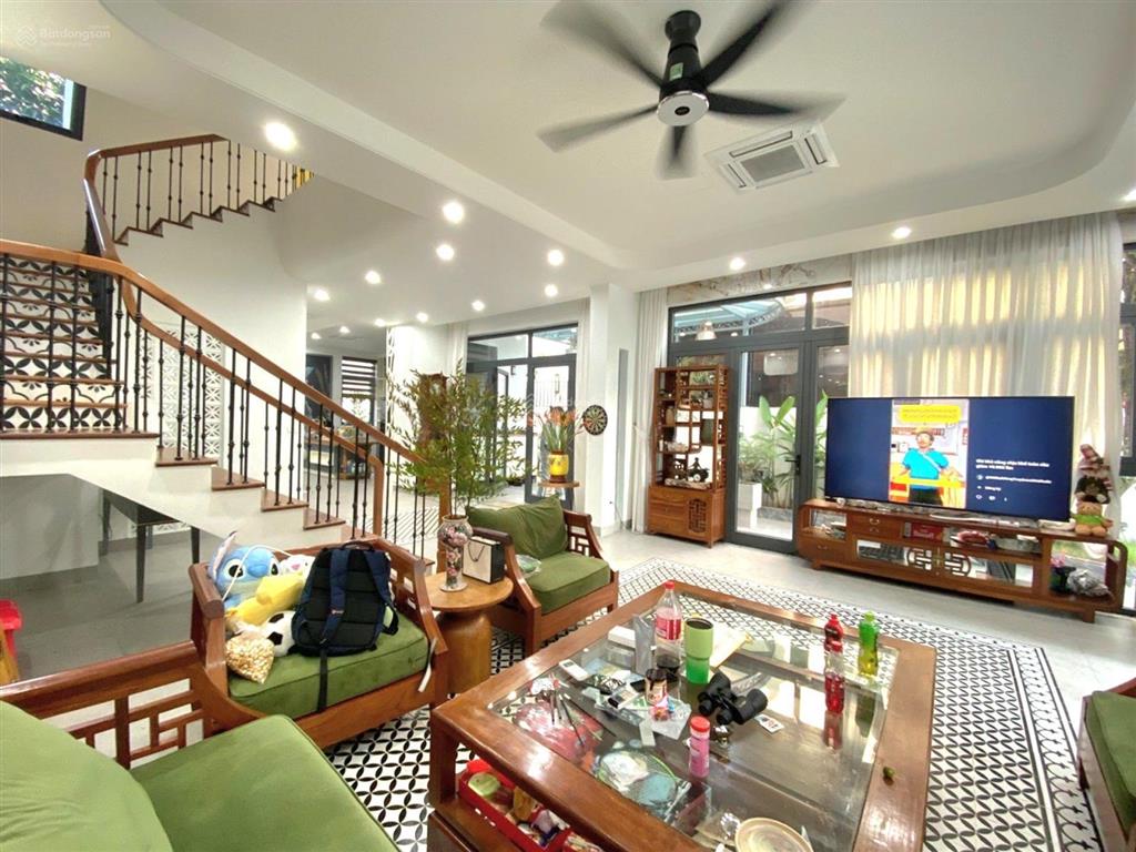 Dương nội  chủ cần bán biệt thự 4 tầng, thiết kế hiện đại, 3 thoáng vĩnh viễn, nội thất xịn. 200m2