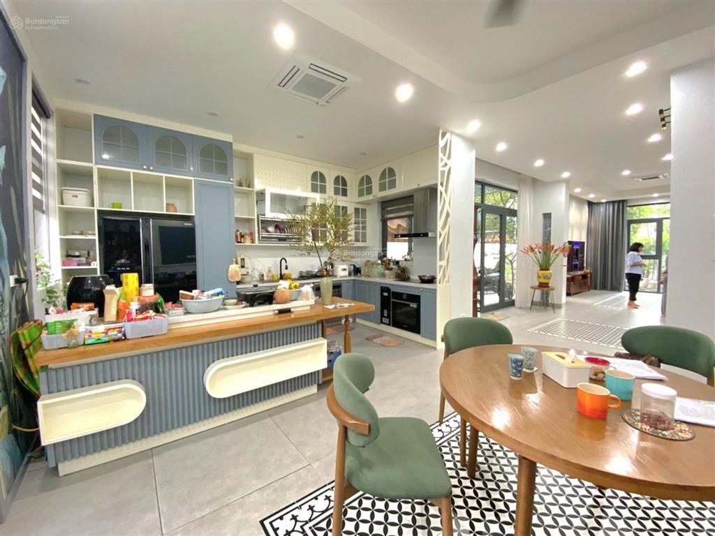 Dương nội  chủ cần bán biệt thự 4 tầng, thiết kế hiện đại, 3 thoáng vĩnh viễn, nội thất xịn. 200m2