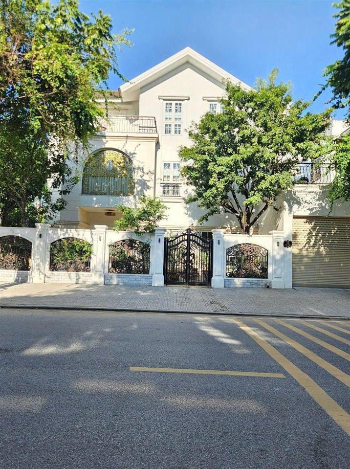 Bán biệt thự làng việt kiều châu âu. 135m2. 3x tỷ. vị trí vip.