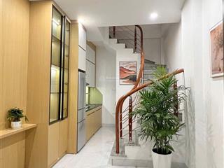 Nhỉnh 5 tỷ!!! nhà 5 tầng ô tô đỗ ngay cầu am vạn phúc giá đầu tư