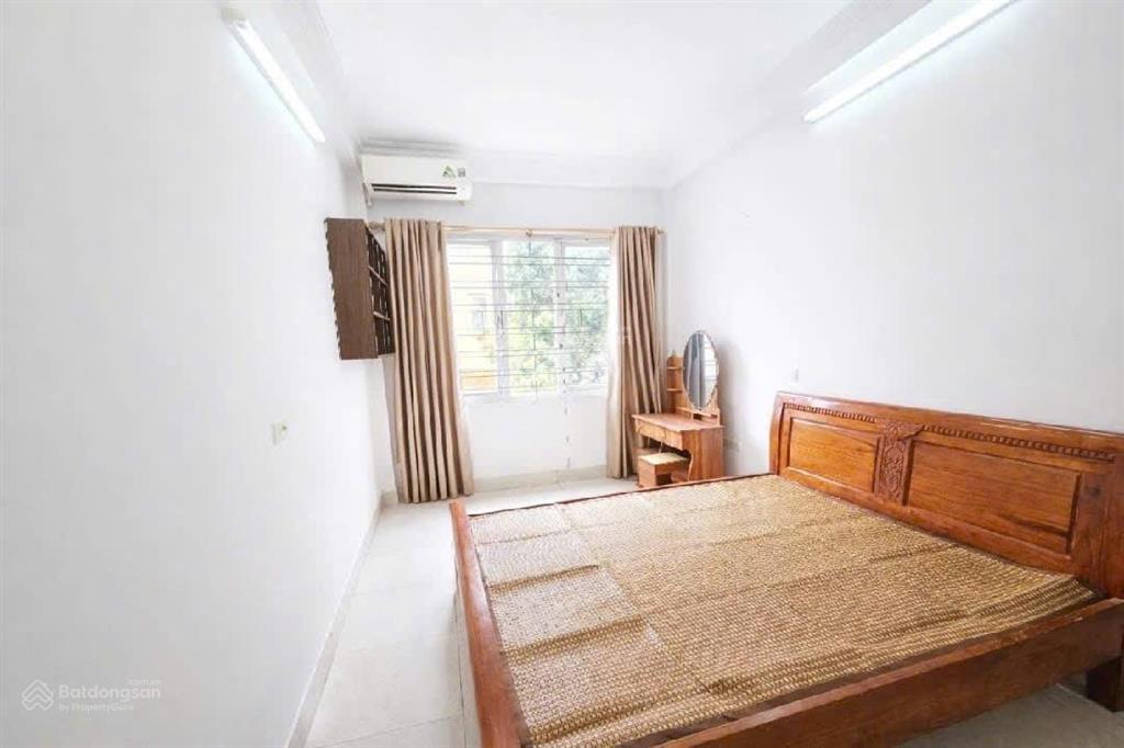 Hơn 5 tỷ!! bán gấp nhà dân xây 35m2 ngay ngã 5 hà trì cuối bà triệu