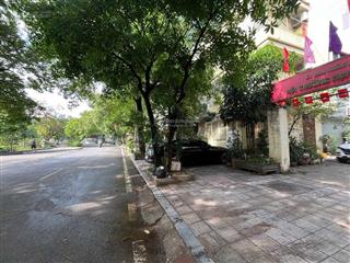 Chỉ 6 tỷ!! bán nhà ngay cổng làng văn la  văn phú 35m2 ô tô gần