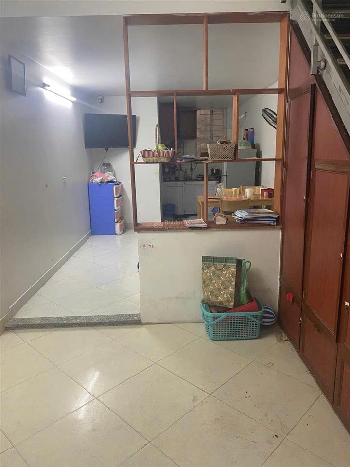 Chỉ 6 tỷ!! bán nhà ngay cổng làng văn la  văn phú 35m2 ô tô gần