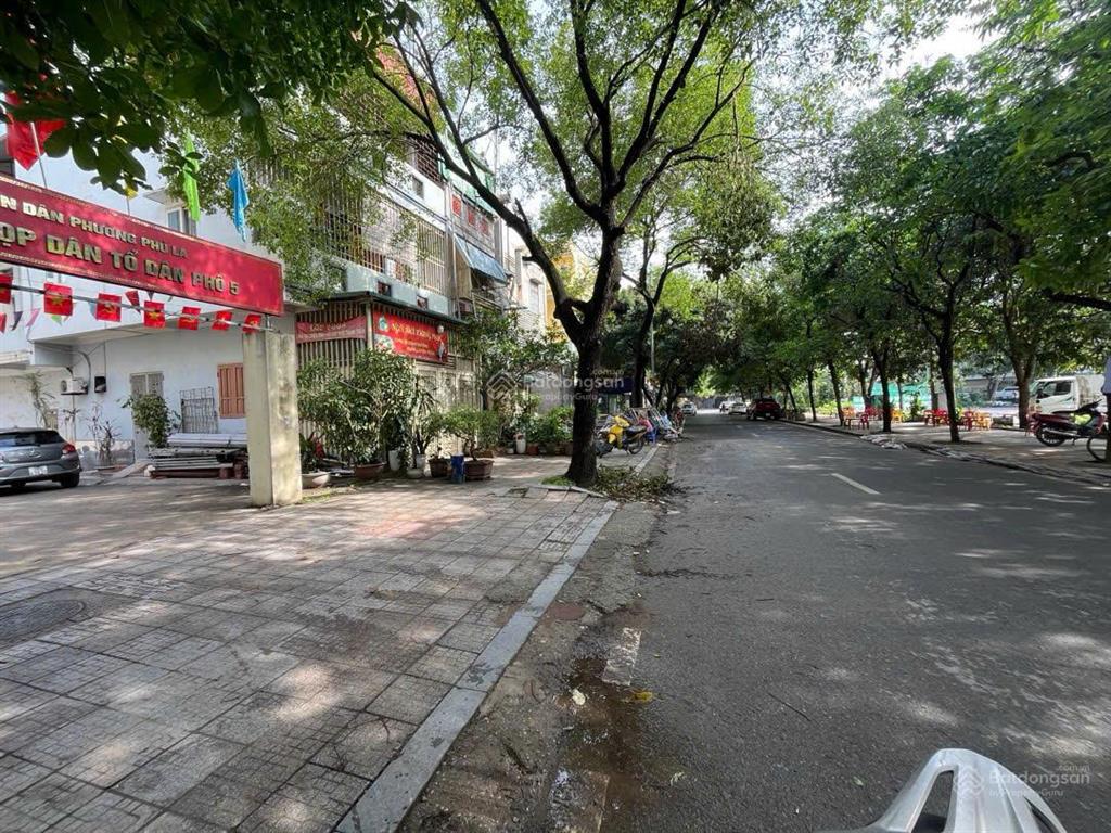 Chỉ 6 tỷ!! bán nhà ngay cổng làng văn la  văn phú 35m2 ô tô gần
