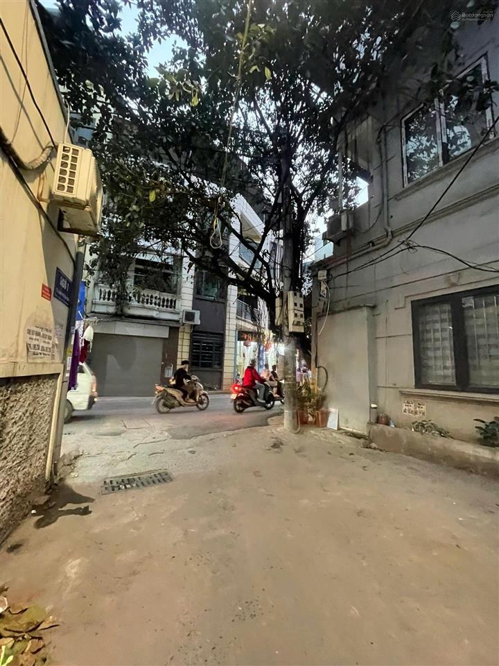 Bán gấp lô đất ngay mặt phố bà triệu  hà đông 60m2, mt 4m ô tô đỗ trong nhà, giá 11 tỷ