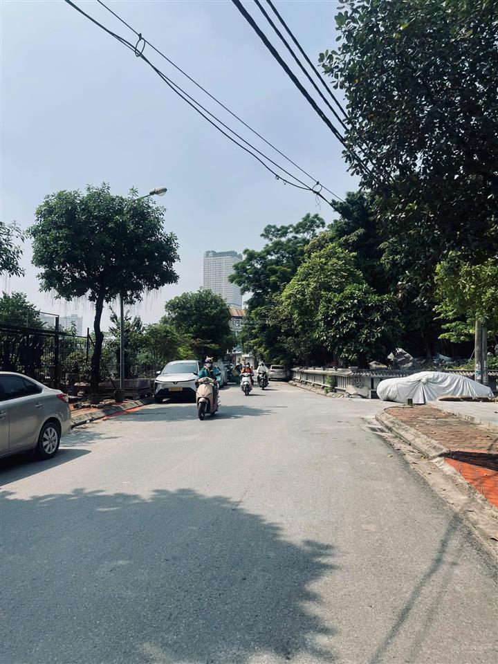 Bán gấp lô góc c4 ngay trục chính ngô thì sỹ  vạn phúc 20m ra ô tô giá chỉ 5.9 tỷ
