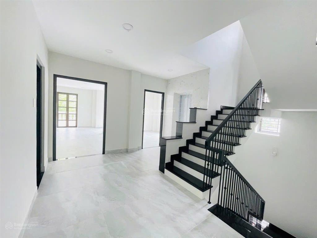 Siêu vị trí 2mt lê thánh tôn.p.bến thành.q.1. dt8,4x19m.cn160m2. 7 tầng.hdt600tr. giá 140 tỷ