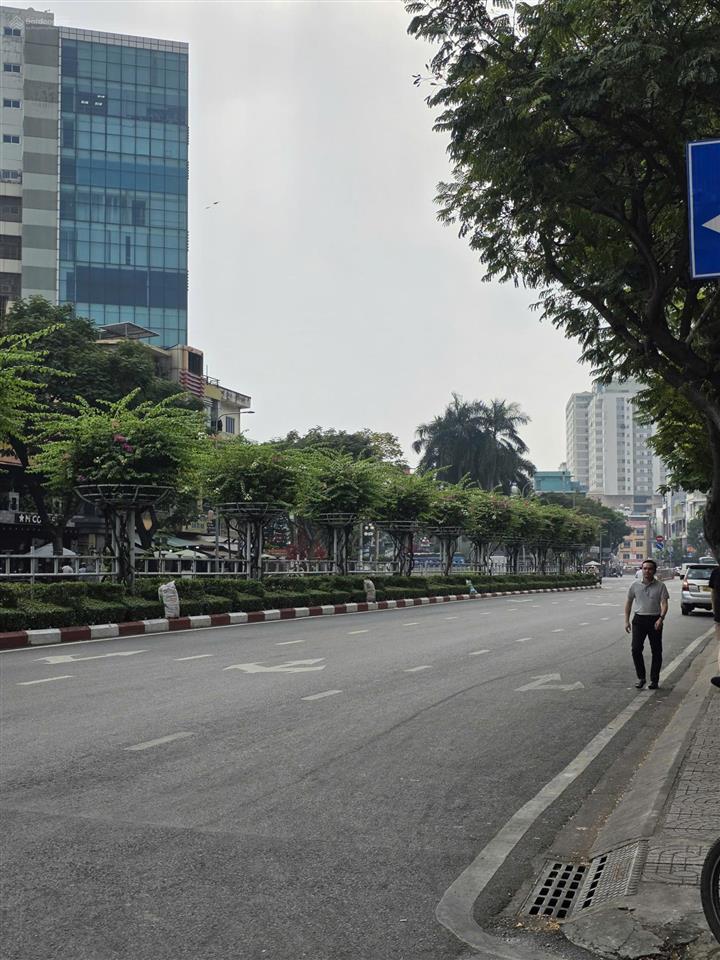 Chia tài sản bán mt nguyễn duy dương, p.4, q.10. dt 6x22m. cn 135m2. 7 tầng thang máy. giá 42 tỷ