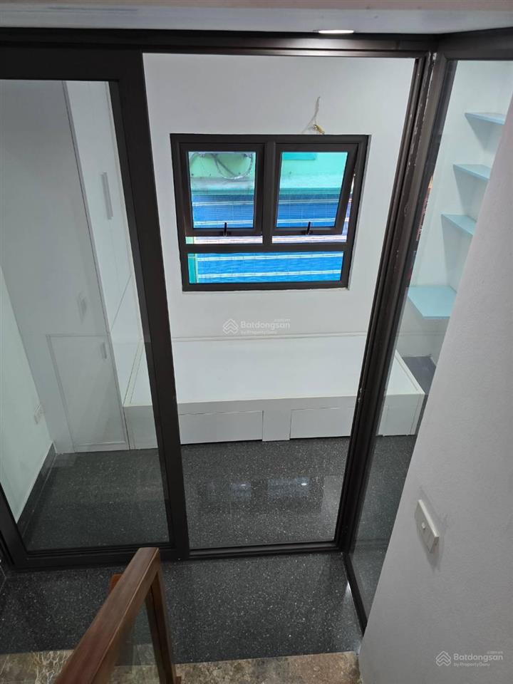 Bán nhà sài đồng  ô tô 7 chỗ lùi cửa. cách 2 nhà ra đường ô tô tránh (nói o với ảnh ảo)