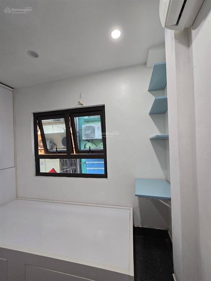 Bán nhà sài đồng  ô tô 7 chỗ lùi cửa. cách 2 nhà ra đường ô tô tránh (nói o với ảnh ảo)