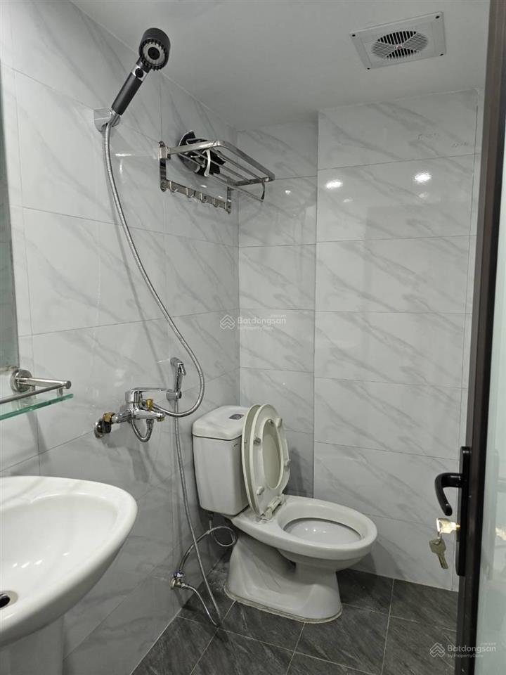 Bán nhà sài đồng  ô tô 7 chỗ lùi cửa. cách 2 nhà ra đường ô tô tránh (nói o với ảnh ảo)