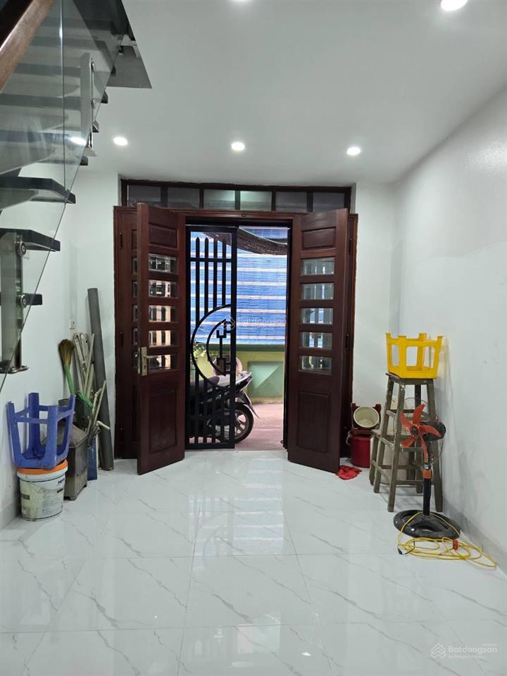 Bán nhà sài đồng  ô tô 7 chỗ lùi cửa. cách 2 nhà ra đường ô tô tránh (nói o với ảnh ảo)