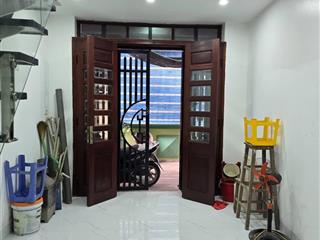 Bán nhà sài đồng  ô tô 7 chỗ lùi cửa. cách 2 nhà ra đường ô tô tránh (nói o với ảnh ảo)