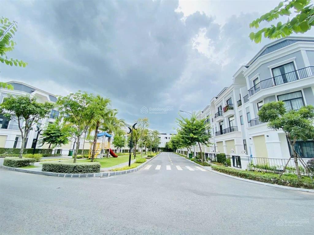 Cđt thanh lý duy nhất 1 căn nhà phố ven sông vàm cỏ giá cực rẻ view công viên tại solar city