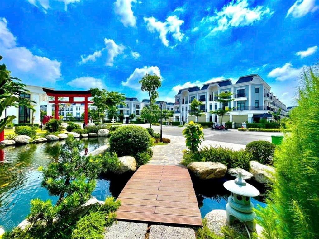 Cđt thanh lý duy nhất 1 căn nhà phố ven sông vàm cỏ giá cực rẻ view công viên tại solar city