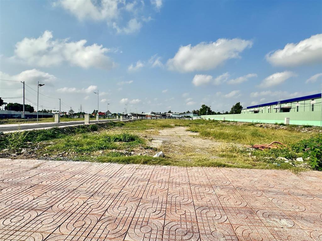 Với 900 triệu sở hữu lô đất nền bình chánh mặt tiền hoàng phan thái, shr