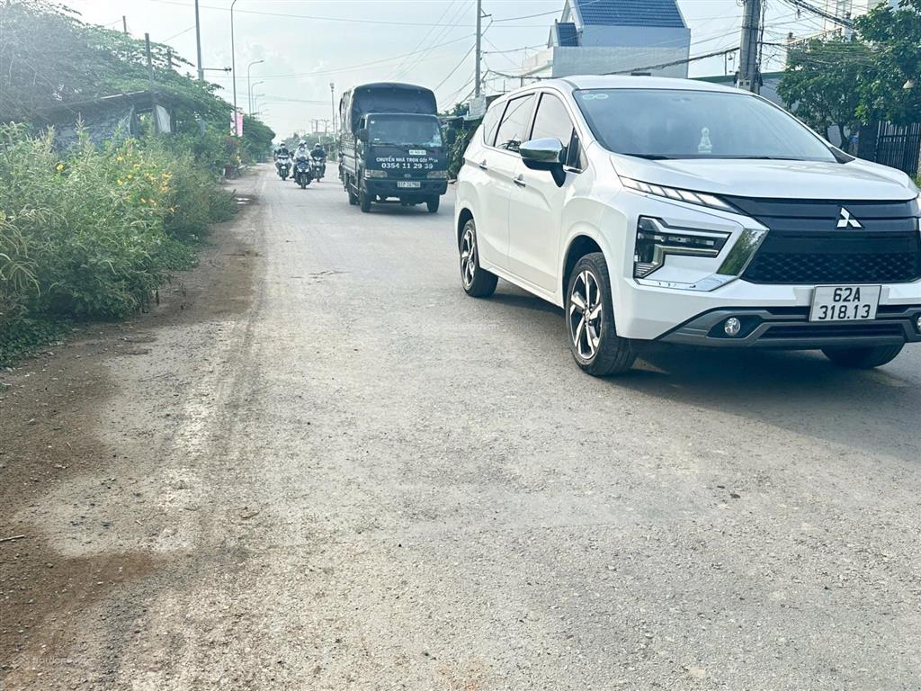 Cần ra nhanh lô đất thổ mặt tiền đường 30m kdc 135 tại thị trấn bến lức