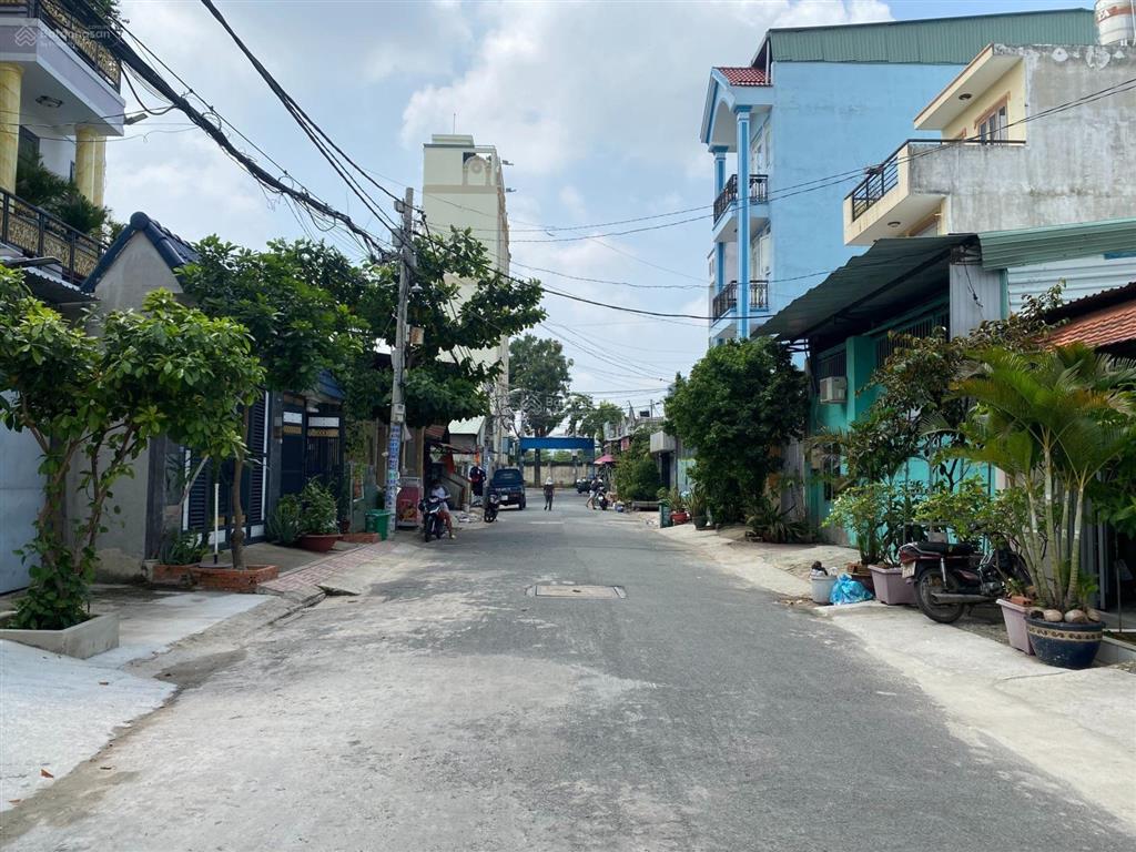 Bán đất tô ký 8x23 full có nhà cấp 4 cho thuê tốt, đường nhựa 6m thông ngay sau chợ