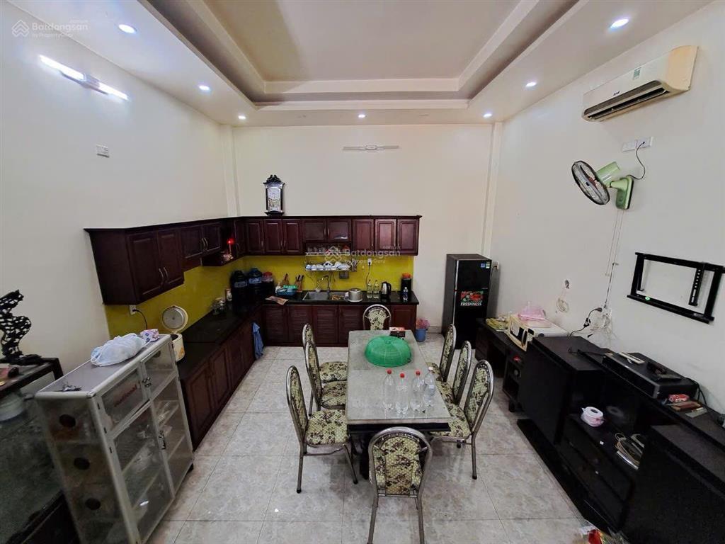Rẻ  nhà 10x14m cn 140m2 (3 tầng hc và 1 tầng) 1/ ngắn lê văn khương