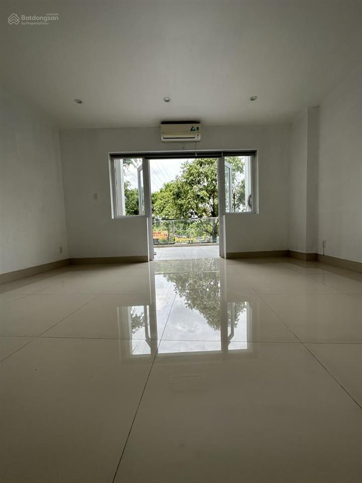 Mặt tiền lê thị riêng ngang ubnd q12 cũ 5x18m hoàn công 4 tầng + 8m vỉa hè