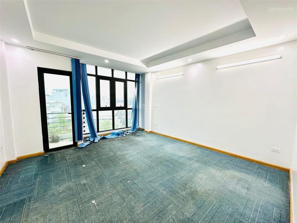Siêu hiếm,nhà phố cầu giấy, một bước ra phố lớn, ngõ to thông, vị trí đẹp, 109m2x3tầng, giá 39 tỷ.