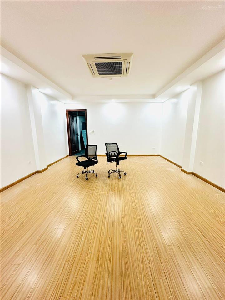 Siêu hiếm,nhà phố cầu giấy, một bước ra phố lớn, ngõ to thông, vị trí đẹp, 109m2x3tầng, giá 39 tỷ.