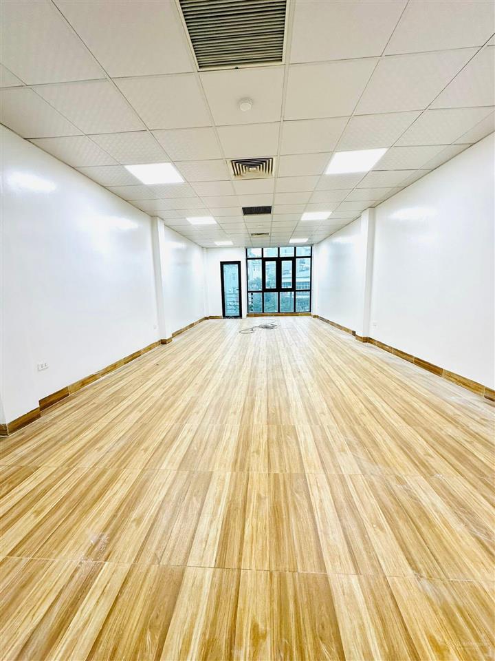 Siêu hiếm,nhà phố cầu giấy, một bước ra phố lớn, ngõ to thông, vị trí đẹp, 109m2x3tầng, giá 39 tỷ.