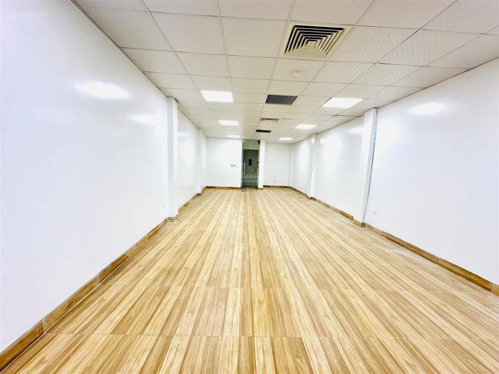 Siêu hiếm,nhà phố cầu giấy, một bước ra phố lớn, ngõ to thông, vị trí đẹp, 109m2x3tầng, giá 39 tỷ.