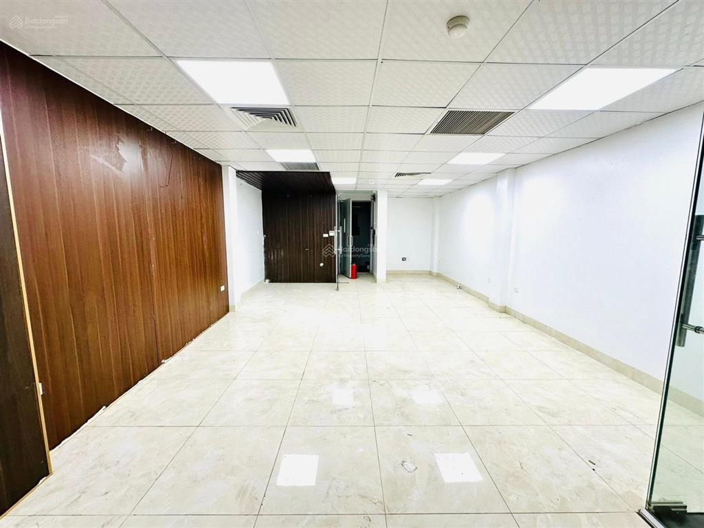 Siêu hiếm,nhà phố cầu giấy, một bước ra phố lớn, ngõ to thông, vị trí đẹp, 109m2x3tầng, giá 39 tỷ.