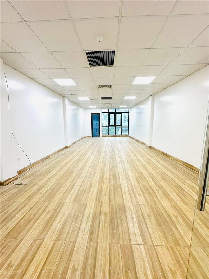 Siêu hiếm,nhà phố cầu giấy, một bước ra phố lớn, ngõ to thông, vị trí đẹp, 109m2x3tầng, giá 39 tỷ.
