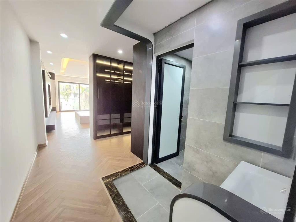 Gấp gấp! chủ cần bán nhà phân lô hoàng quốc việt, oto vào nhà, full nt mới đẹp, 55m2x6t thang máy