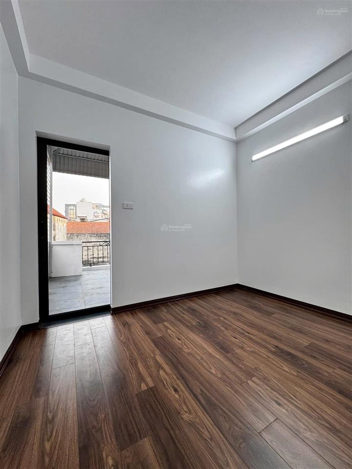 Chủ cần bán nhà phân lô ô tô phố nghĩa tân, 50m2x4t, ngõ thông nông, gần phố, giá chỉ 17.5 tỷ